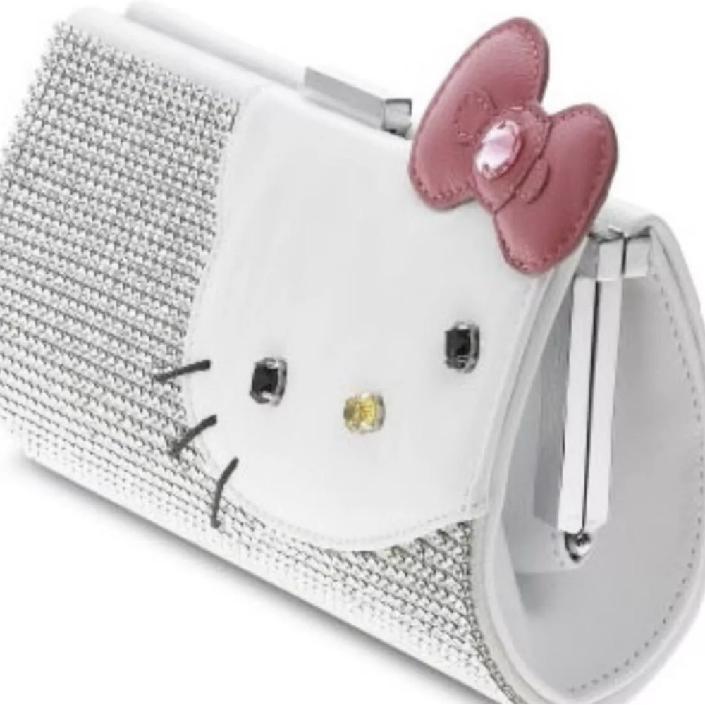 Authentic clutch hello kitty limited edition & sold out piece!!! Perfect XMAS G!